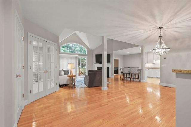 1 Hollyhock Knoll Ct 1, Bourne, MA 02532