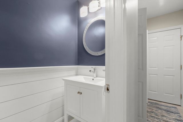 1 Hollyhock Knoll Ct 1, Bourne, MA 02532