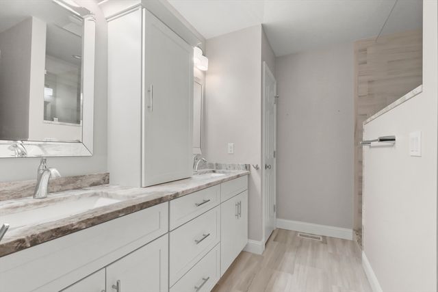 1 Hollyhock Knoll Ct 1, Bourne, MA 02532