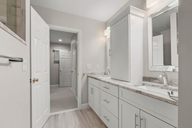 1 Hollyhock Knoll Ct 1, Bourne, MA 02532