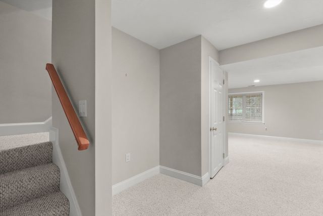 1 Hollyhock Knoll Ct 1, Bourne, MA 02532