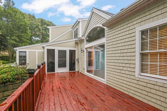 1 Hollyhock Knoll Ct 1, Bourne, MA 02532