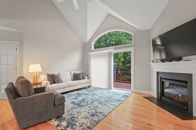 1 Hollyhock Knoll Ct 1, Bourne, MA 02532