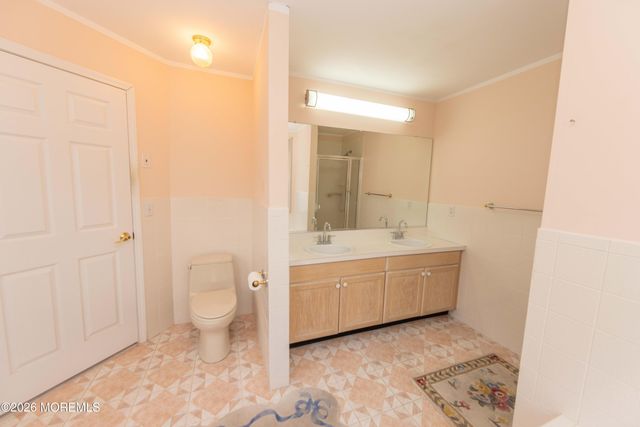 26 Buford Court, Tinton Falls, NJ 07753