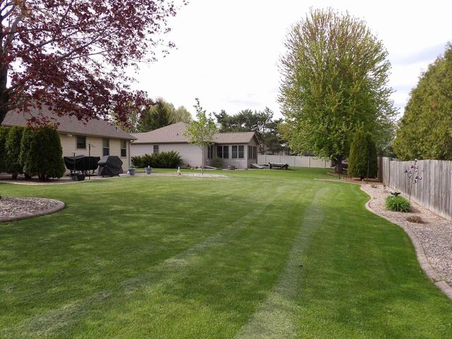 2360 LOST DAUPHIN ROAD, De Pere, WI 54115