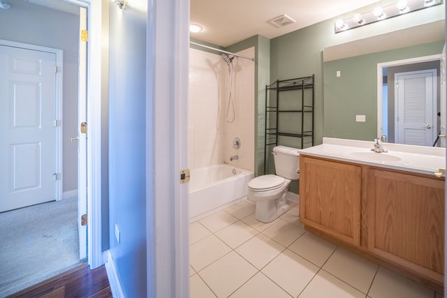 77 N Wolf Road 406, Northlake, IL 60164