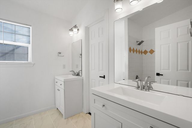 2228 Stallion Street SW, Los Lunas, NM 87031