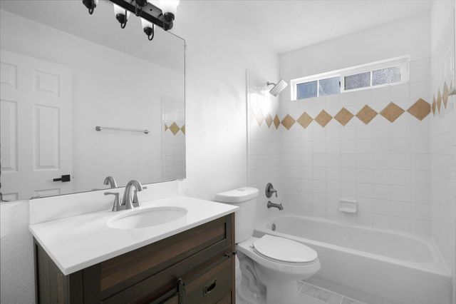 2228 Stallion Street SW, Los Lunas, NM 87031