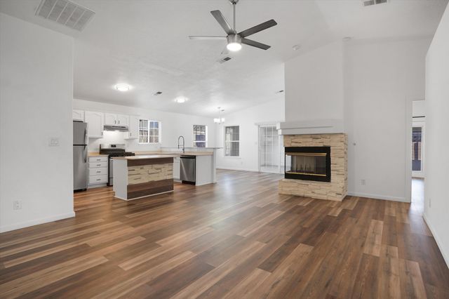 2228 Stallion Street SW, Los Lunas, NM 87031