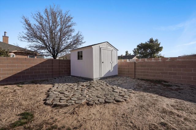 2228 Stallion Street SW, Los Lunas, NM 87031