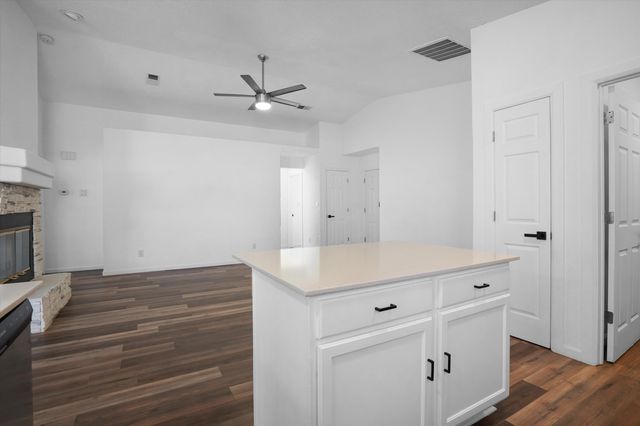 2228 Stallion Street SW, Los Lunas, NM 87031