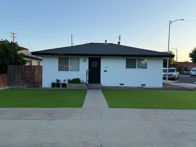 1205 F Street, Reedley, CA 93654
