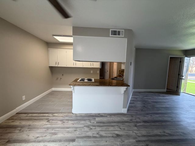 1205 F Street, Reedley, CA 93654