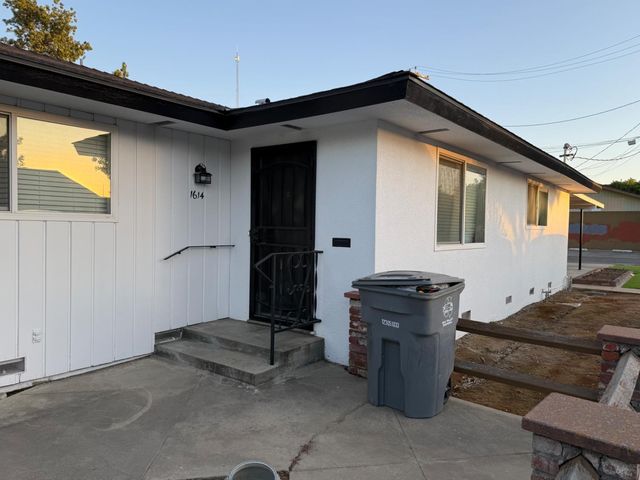 1205 F Street, Reedley, CA 93654