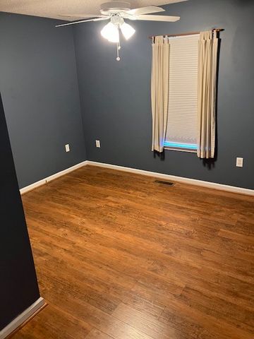 712 Elliott Dr, Cowan, TN 37318