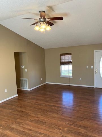 712 Elliott Dr, Cowan, TN 37318