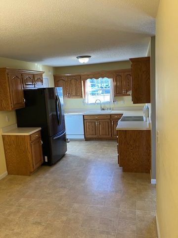 712 Elliott Dr, Cowan, TN 37318