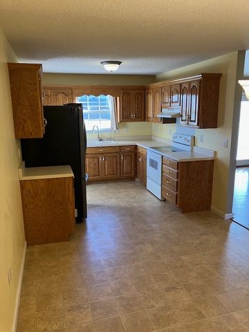 712 Elliott Dr, Cowan, TN 37318