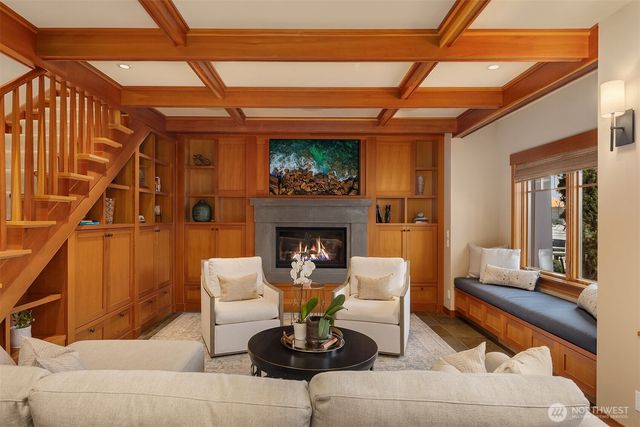 6841 Ripley Lane N, Renton, WA 98056