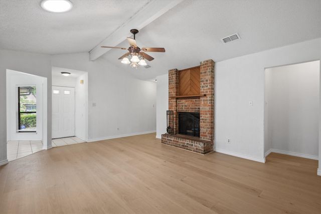 5537 Silver Maple Drive, Arlington, TX 76018