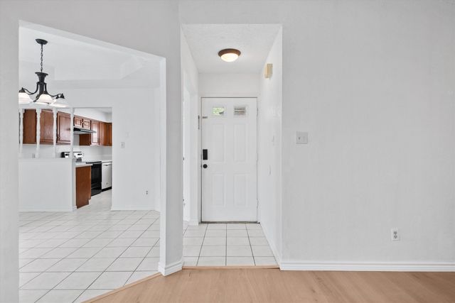 5537 Silver Maple Drive, Arlington, TX 76018