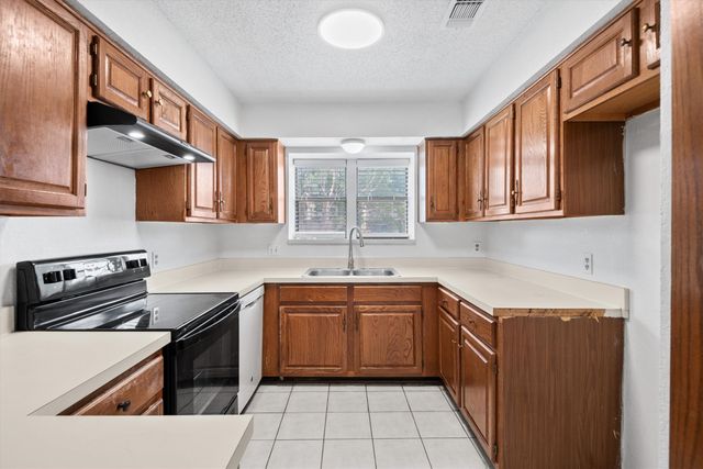 5537 Silver Maple Drive, Arlington, TX 76018