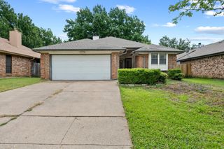 5537 Silver Maple Drive, Arlington, TX 76018