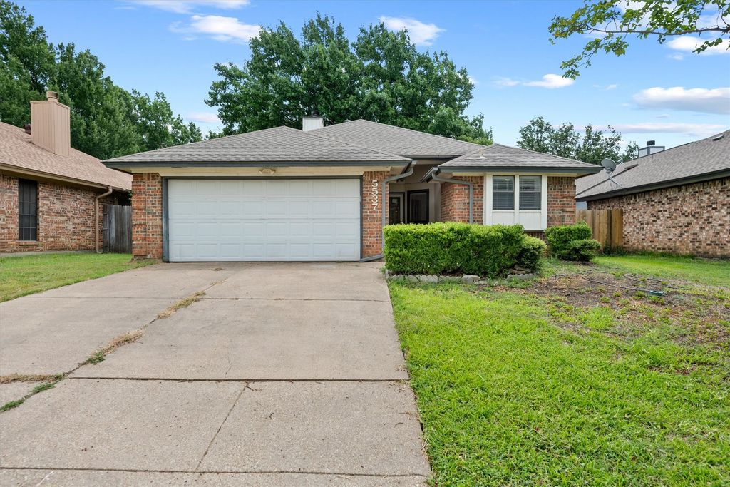 5537 Silver Maple Drive, Arlington, TX 76018