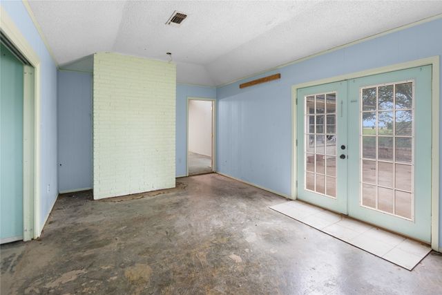 5040 County Road 4640, Trenton, TX 75490