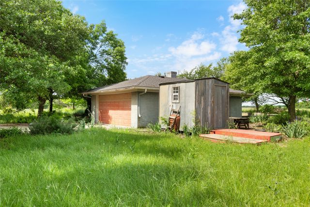 5040 County Road 4640, Trenton, TX 75490