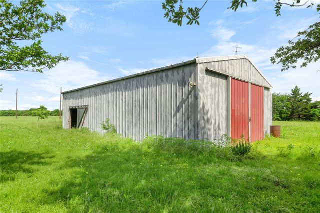 5040 County Road 4640, Trenton, TX 75490