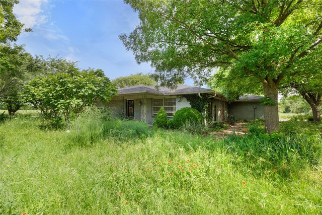5040 County Road 4640, Trenton, TX 75490