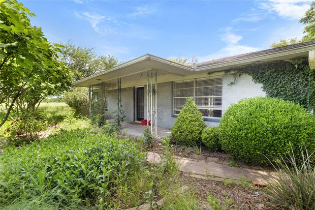 5040 County Road 4640, Trenton, TX 75490