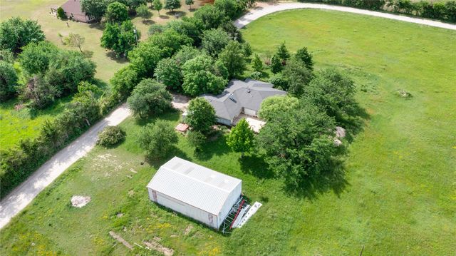 5040 County Road 4640, Trenton, TX 75490