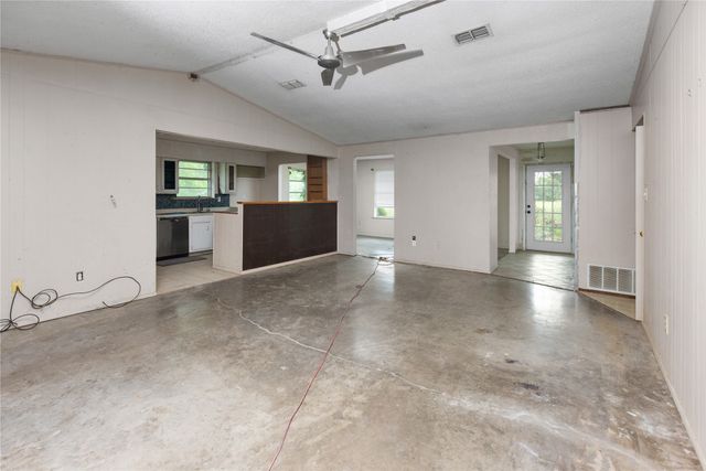 5040 County Road 4640, Trenton, TX 75490