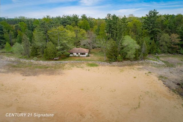 5242 Ostlund Drive, Hope, MI 48628