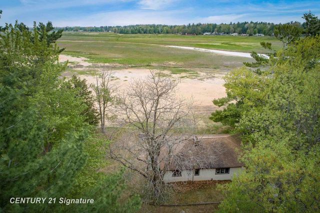 5242 Ostlund Drive, Hope, MI 48628