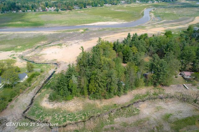 5242 Ostlund Drive, Hope, MI 48628