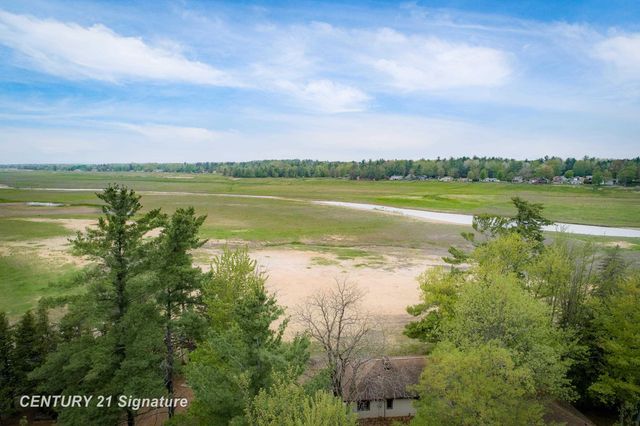 5242 Ostlund Drive, Hope, MI 48628