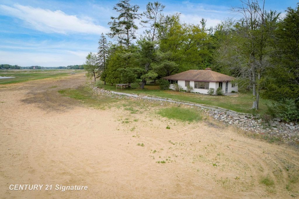 5242 Ostlund Drive, Hope, MI 48628