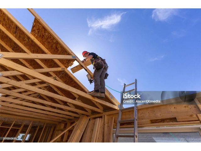 1392 Akron St, Aurora, CO 80010