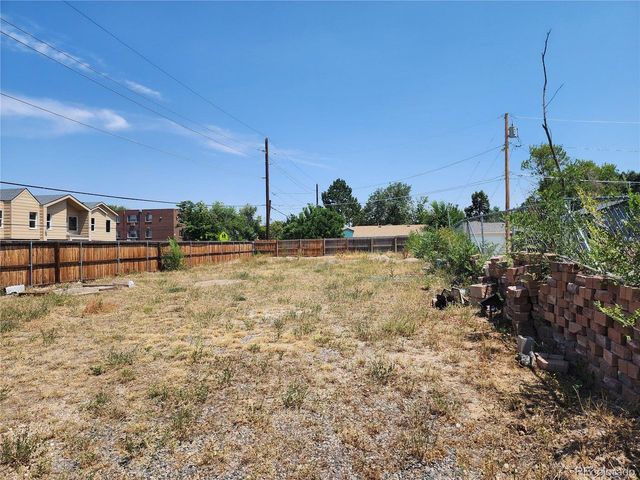 1392 Akron St, Aurora, CO 80010