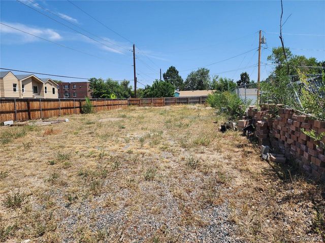 1392 Akron St, Aurora, CO 80010