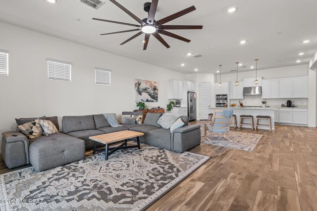 6690 W Winding Knoll Place, Marana, AZ 85658