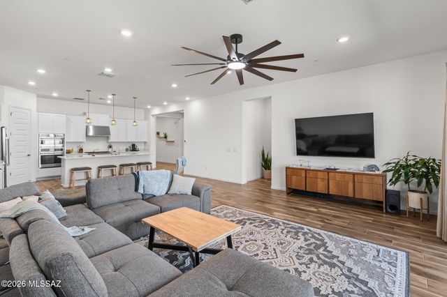 6690 W Winding Knoll Place, Marana, AZ 85658