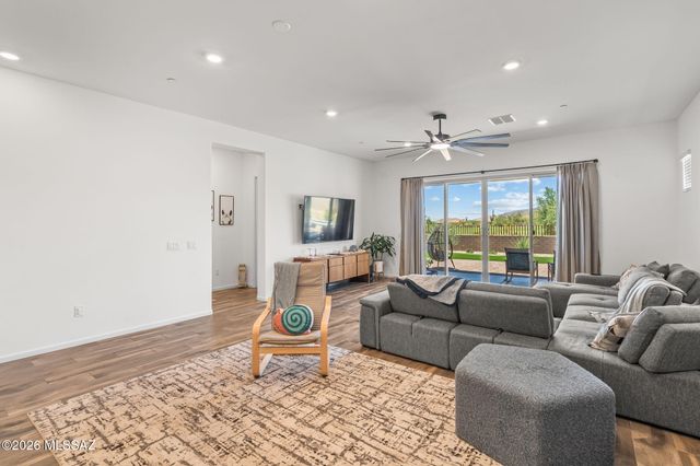 6690 W Winding Knoll Place, Marana, AZ 85658