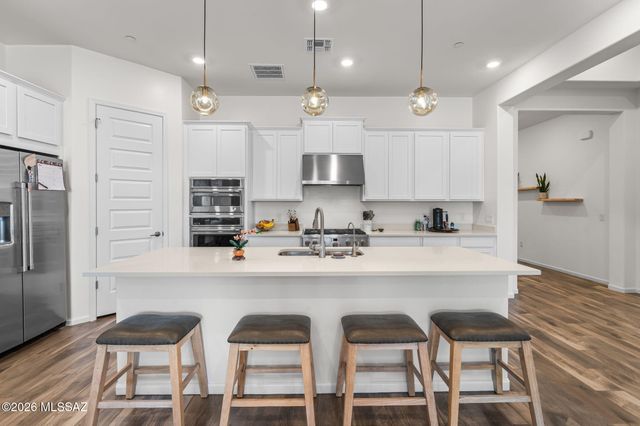 6690 W Winding Knoll Place, Marana, AZ 85658