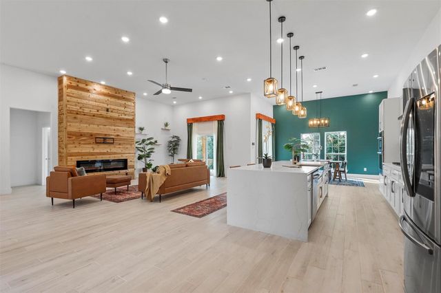 4013 Legend Trail, Granbury, TX 76049