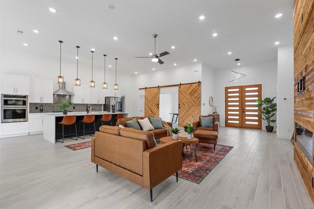 4013 Legend Trail, Granbury, TX 76049