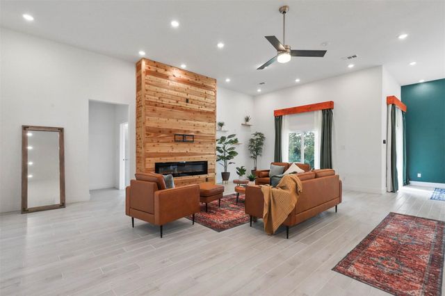 4013 Legend Trail, Granbury, TX 76049